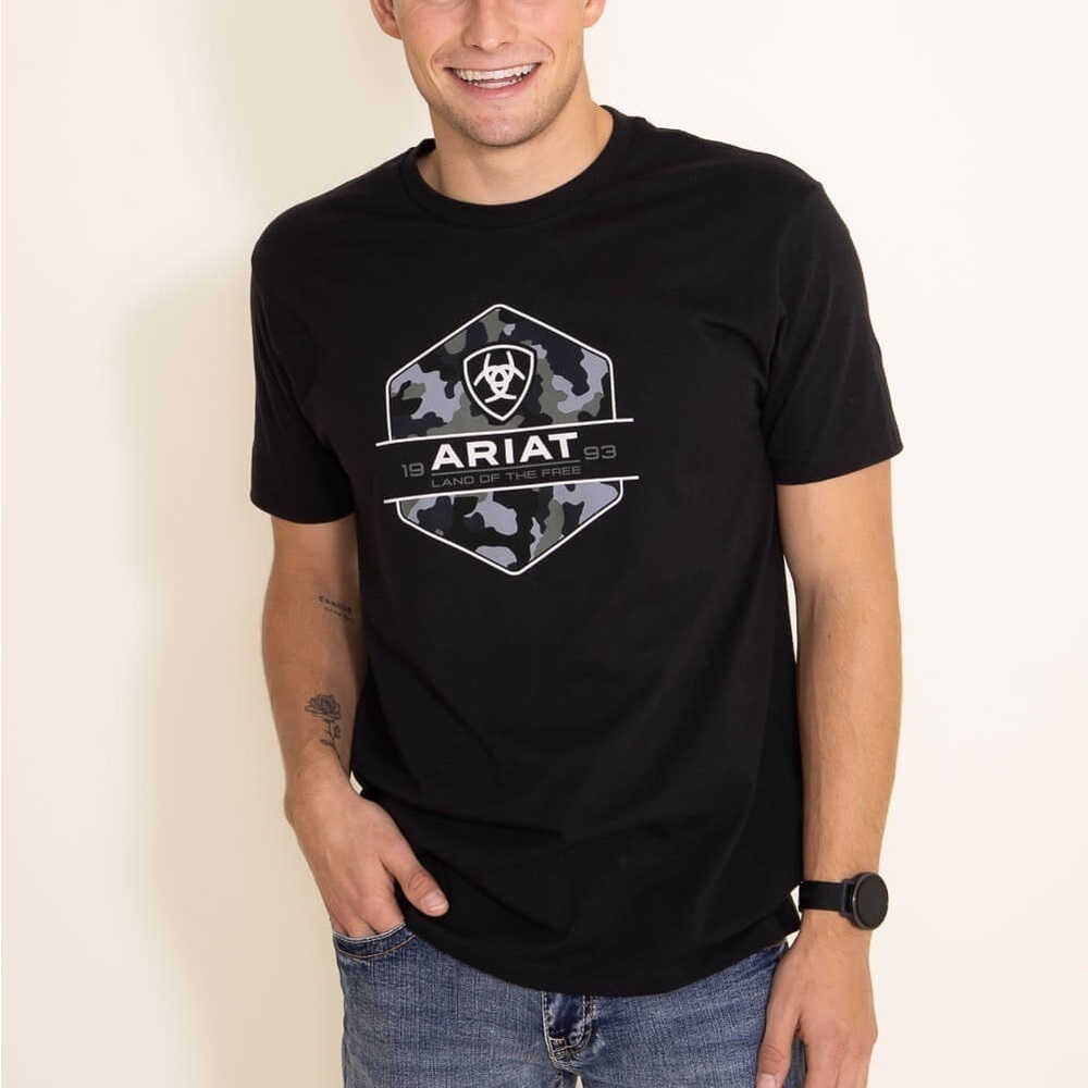 Nwt Ariat men’s camo badge Tshirt